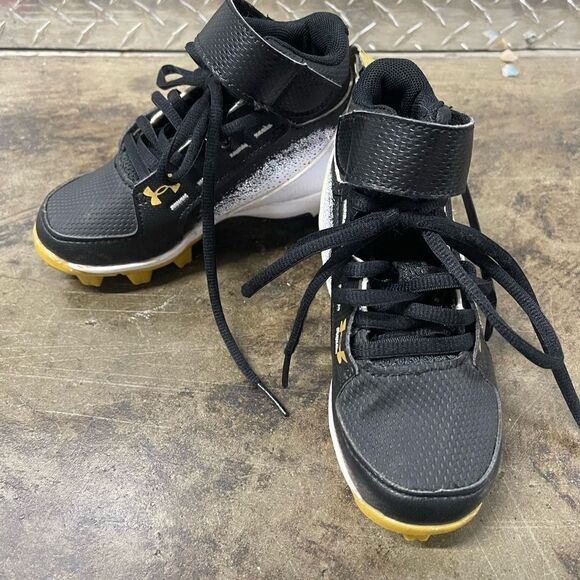 Under Armour football cleats - Picture 1 of 5